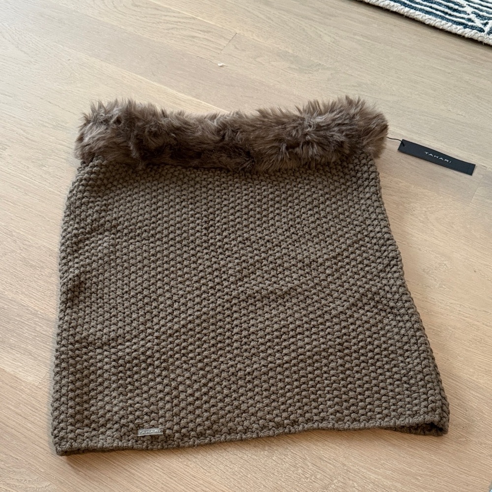 NEW!   Tahari Brown Knit infinity Scarf with Faux Fur Trim